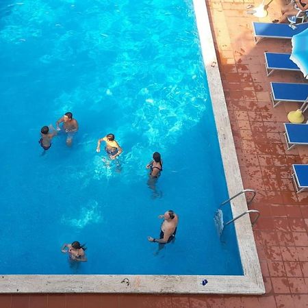 Hotel Villa Furia Bellaria-Igea Marina Buitenkant foto