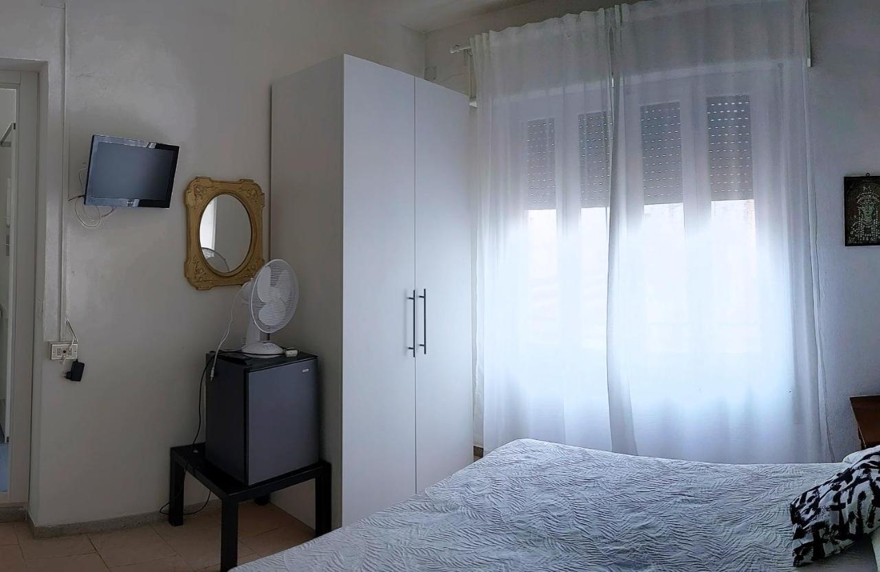 Hotel Villa Furia Bellaria-Igea Marina Buitenkant foto