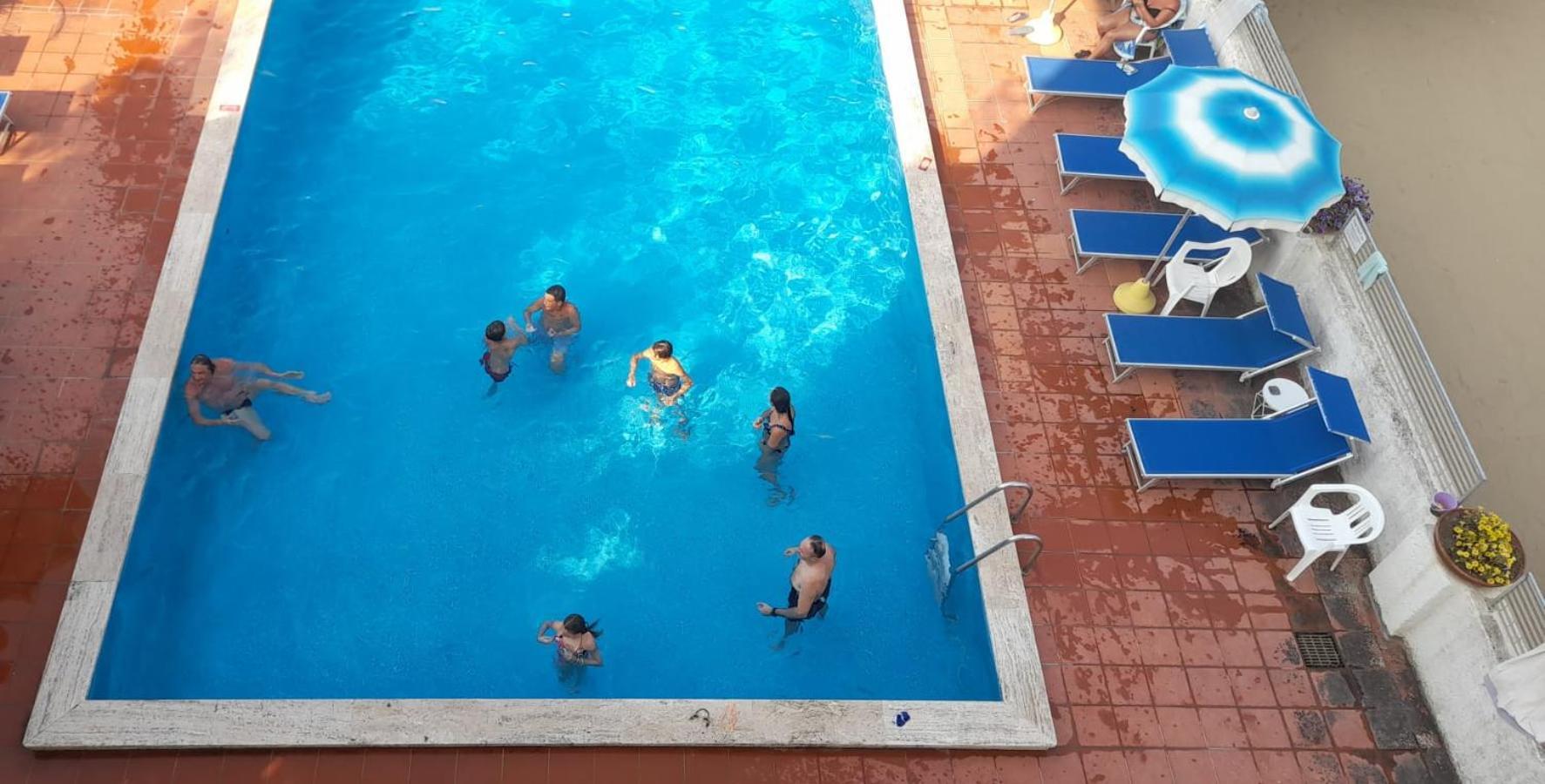 Hotel Villa Furia Bellaria-Igea Marina Buitenkant foto