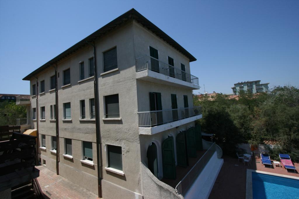 Hotel Villa Furia Bellaria-Igea Marina Buitenkant foto