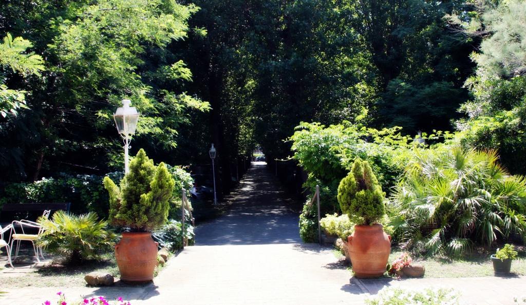 Hotel Villa Furia Bellaria-Igea Marina Buitenkant foto